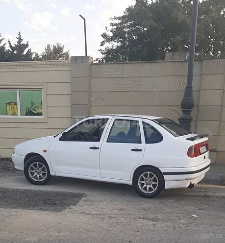 Volkswagen Polo 1995, 271,300 km - 1.6 л - Bakı