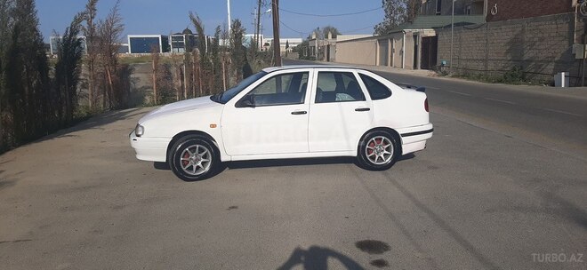 Volkswagen Polo 1995, 271,300 km - 1.6 л - Bakı
