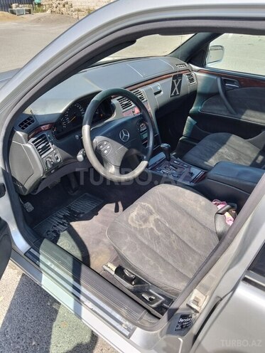 Mercedes E 220 d 1999, 380,000 km - 2.2 l - Bakı