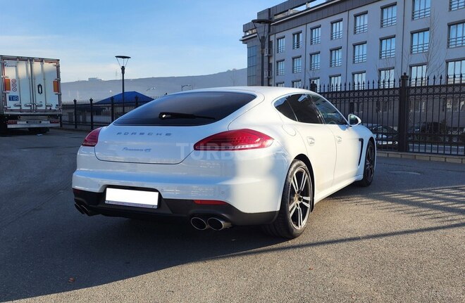 Porsche Panamera 4S-4