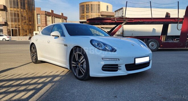 Porsche Panamera 4S-2
