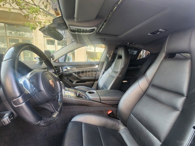 Porsche Panamera 4S-8
