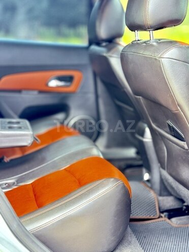 Chevrolet Cruze-15