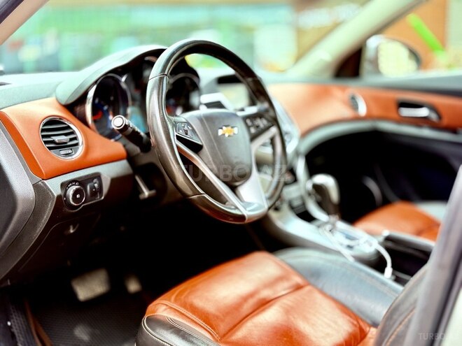 Chevrolet Cruze-12
