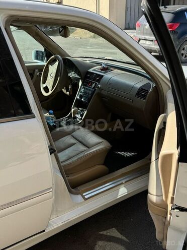 Mercedes C 230 1997, 239,000 km - 2.3 l - Bakı