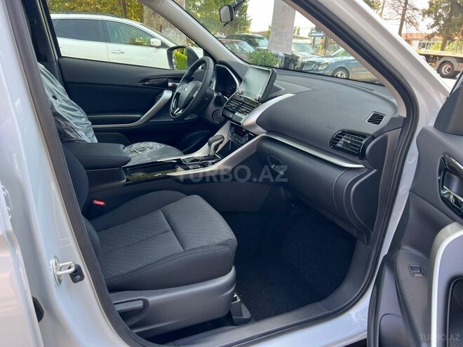 Mitsubishi Eclipse Cross-16