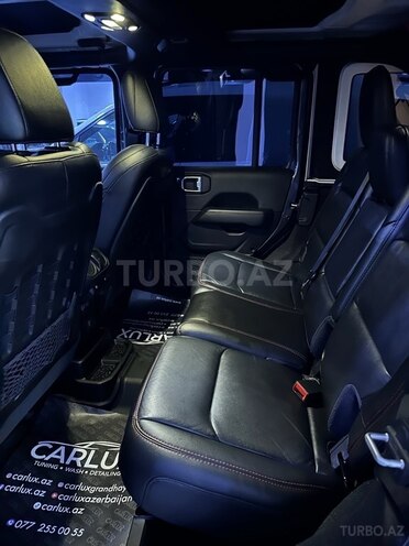 Jeep Wrangler-12