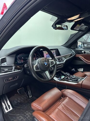 BMW X7-9