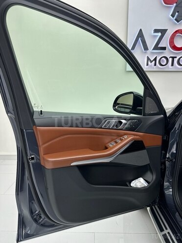 BMW X7-8