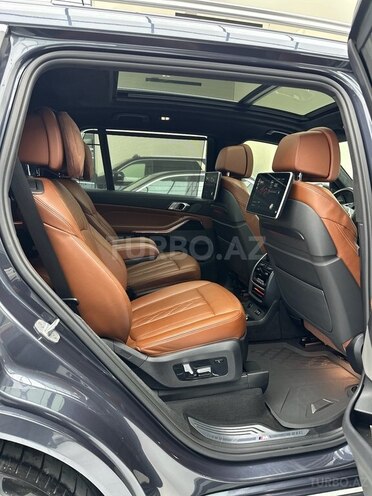 BMW X7-15