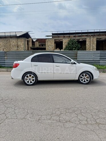 Kia Rio 2011, 400,000 km - 1.4 l - Gəncə