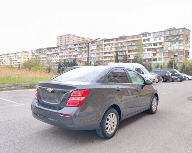 Chevrolet Aveo-5