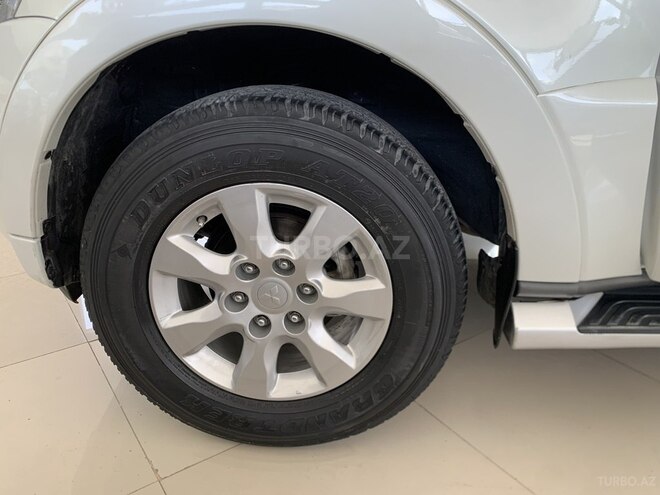 Mitsubishi Pajero 2010, 241,000 km - 3.5 л - Bakı