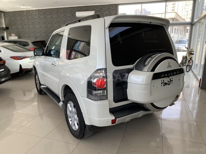 Mitsubishi Pajero 2010, 241,000 km - 3.5 л - Bakı