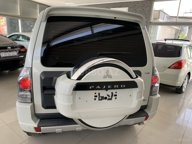 Mitsubishi Pajero 2010, 241,000 km - 3.5 л - Bakı