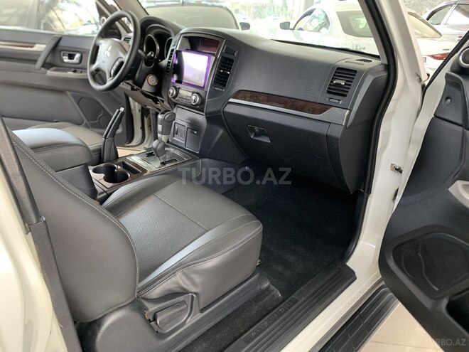 Mitsubishi Pajero 2010, 241,000 km - 3.5 л - Bakı