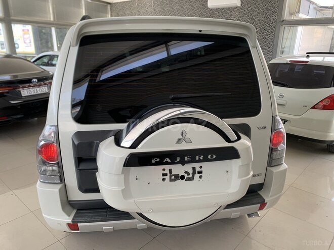 Mitsubishi Pajero 2010, 241,000 km - 3.5 л - Bakı