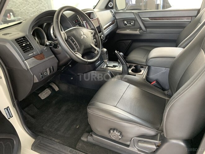 Mitsubishi Pajero 2010, 241,000 km - 3.5 л - Bakı
