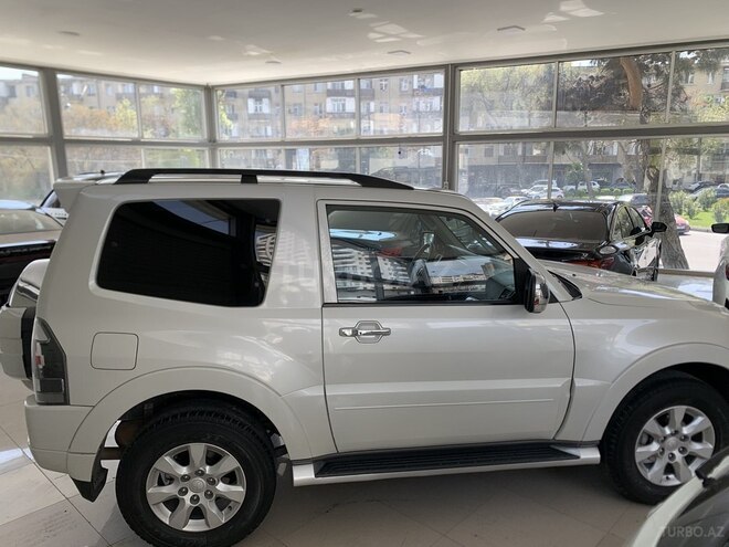 Mitsubishi Pajero 2010, 241,000 km - 3.5 л - Bakı