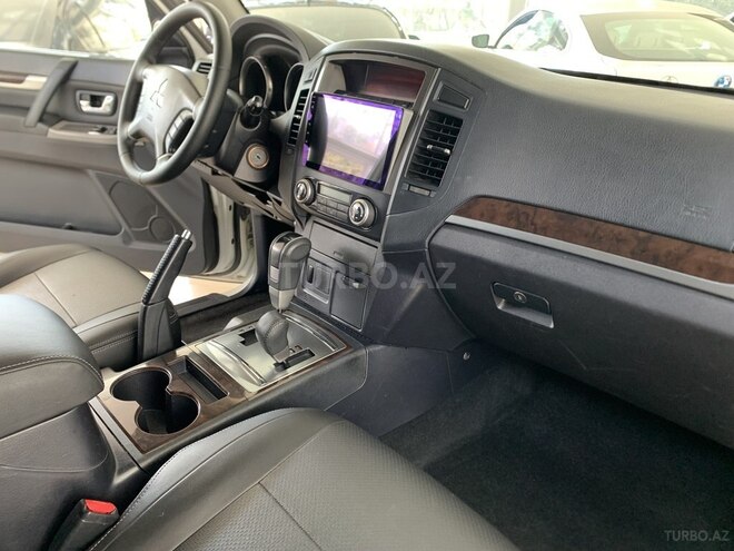 Mitsubishi Pajero 2010, 241,000 km - 3.5 л - Bakı