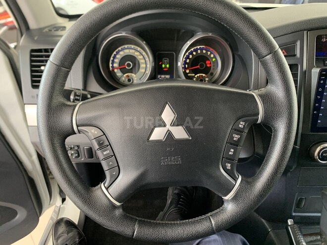 Mitsubishi Pajero 2010, 241,000 km - 3.5 л - Bakı