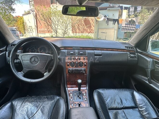 Mercedes E 240 1998, 257,841 km - 2.4 l - Bakı