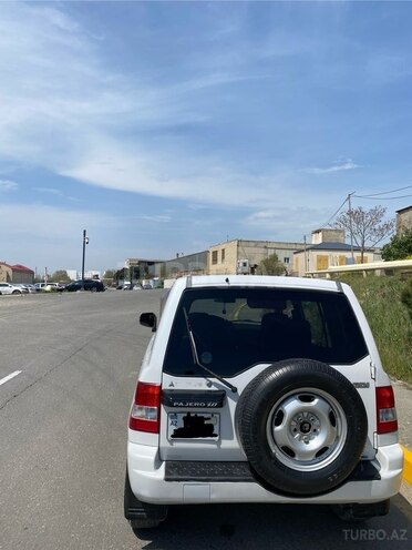 Mitsubishi Pajero io 2002, 300,000 km - 2.0 l - Bakı