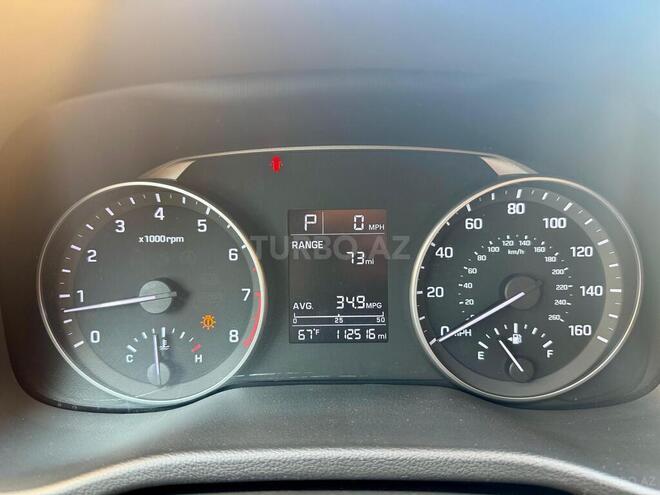 Hyundai Elantra-9
