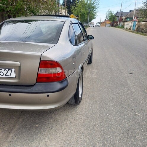 Opel Vectra 1995, 330,000 km - 1.8 l - Qazax