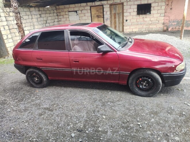 Opel Astra 1994, 100,000 km - 1.6 l - Zaqatala