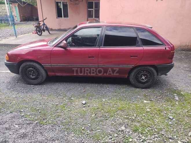 Opel Astra 1994, 100,000 km - 1.6 l - Zaqatala
