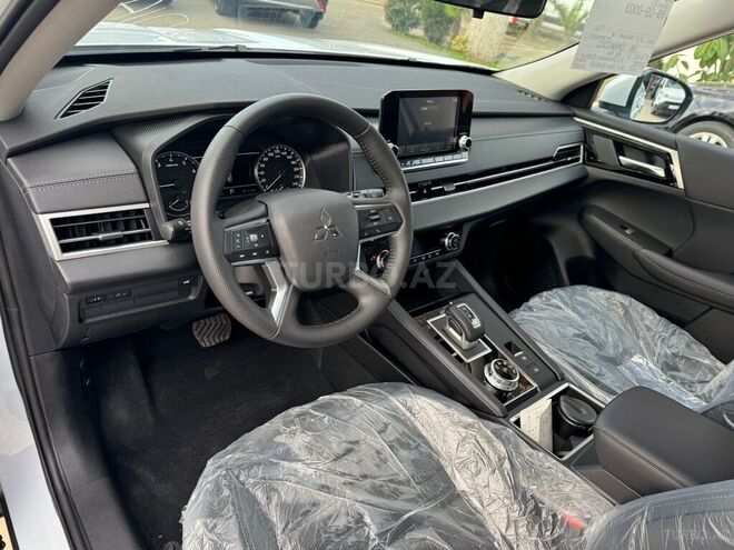 Mitsubishi Outlander-9