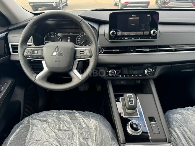 Mitsubishi Outlander-12