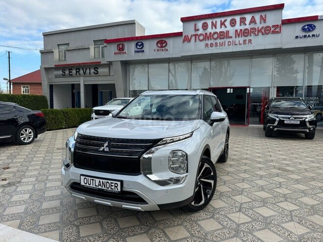 Mitsubishi Outlander-1