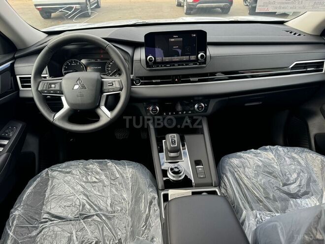 Mitsubishi Outlander-11