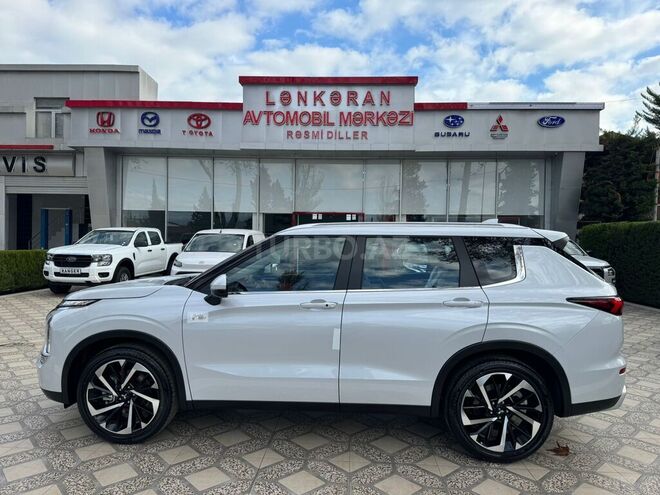 Mitsubishi Outlander-6