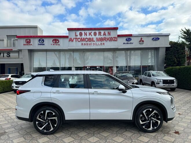 Mitsubishi Outlander-7