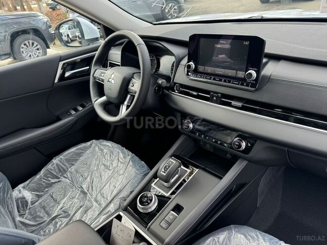 Mitsubishi Outlander-15