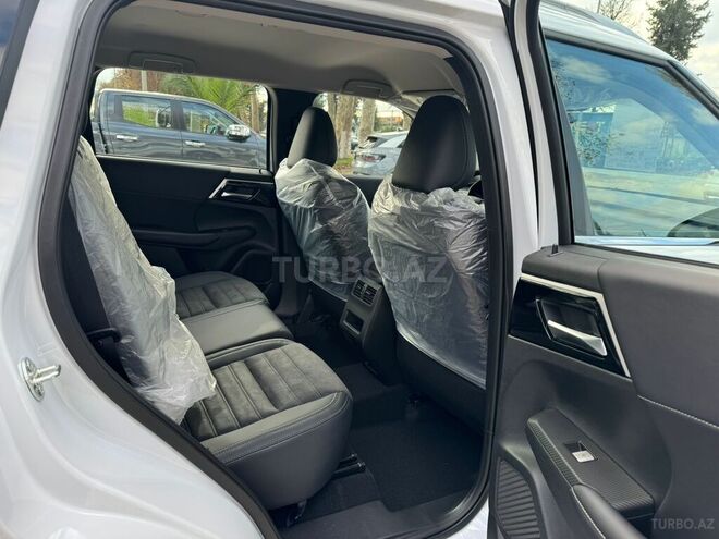 Mitsubishi Outlander-13
