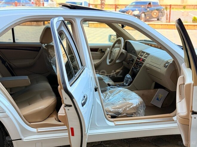 Mercedes C 230 1999, 233,000 km - 2.3 л - İmişli