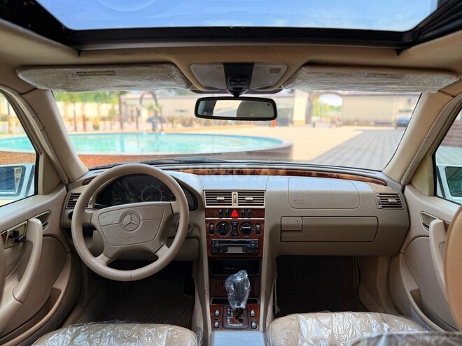 Mercedes C 230 1999, 233,000 km - 2.3 л - İmişli