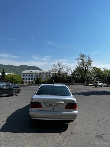 Mercedes E 240 2000, 328,000 km - 2.4 l - Zaqatala