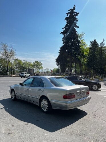 Mercedes E 240 2000, 328,000 km - 2.4 l - Zaqatala