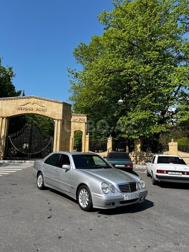 Mercedes E 240 2000, 328,000 km - 2.4 l - Zaqatala