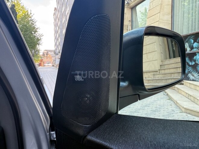 Toyota Prius-12