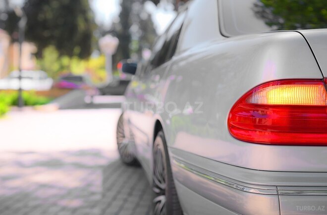 Mercedes E 270 2000, 336,000 km - 2.7 l - İmişli