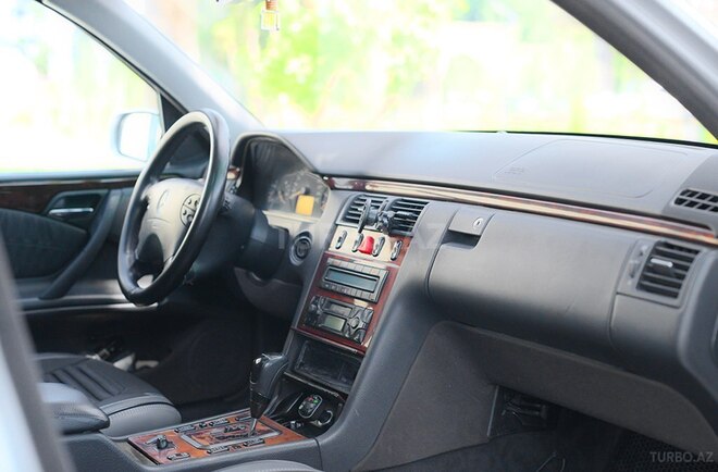 Mercedes E 270 2000, 336,000 km - 2.7 l - İmişli