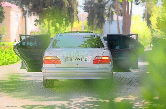 Mercedes E 270 2000, 336,000 km - 2.7 l - İmişli