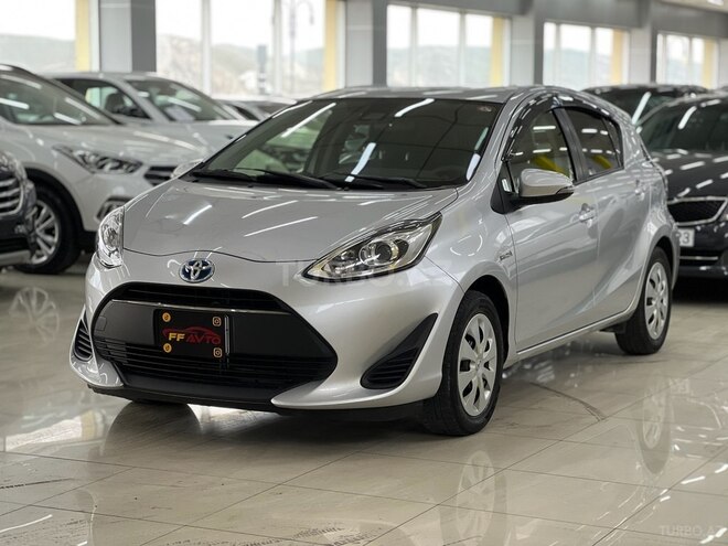 Toyota Aqua-4