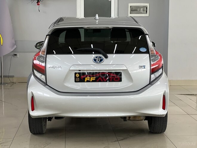 Toyota Aqua-7